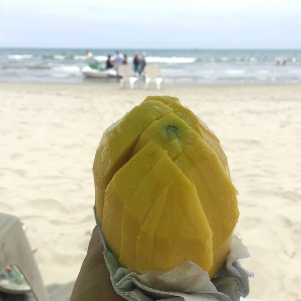 green mango with salt and lemon