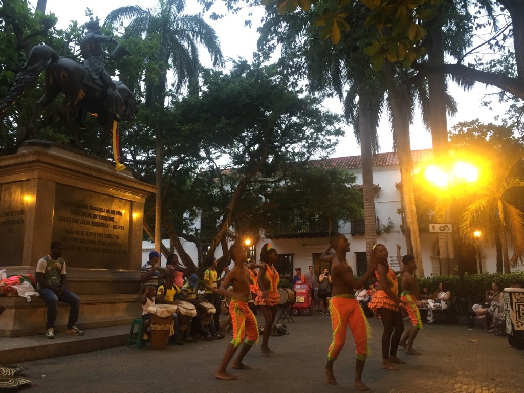 plaza bolivar dancers