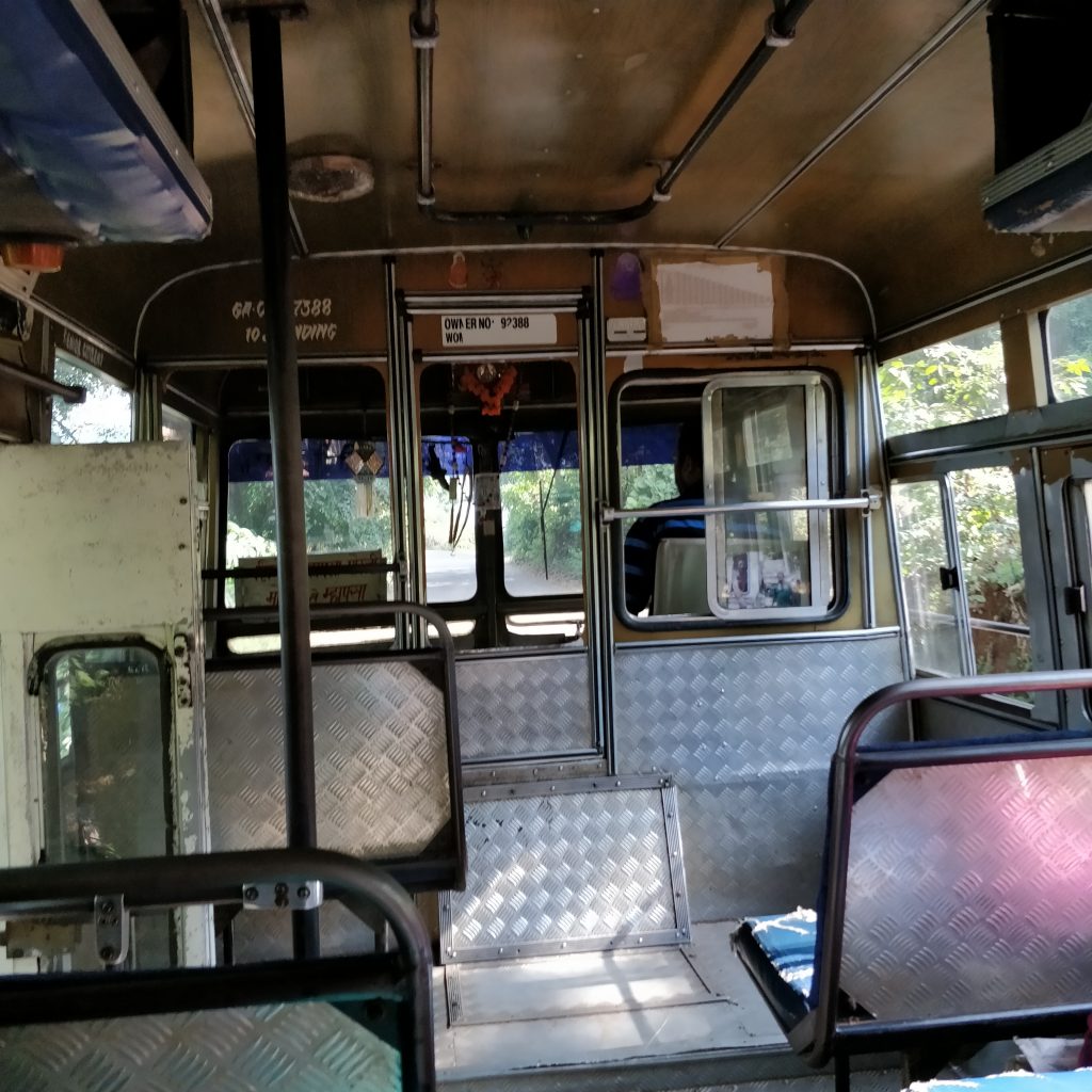 Kuzey Goa'da otobüs yolculuğu